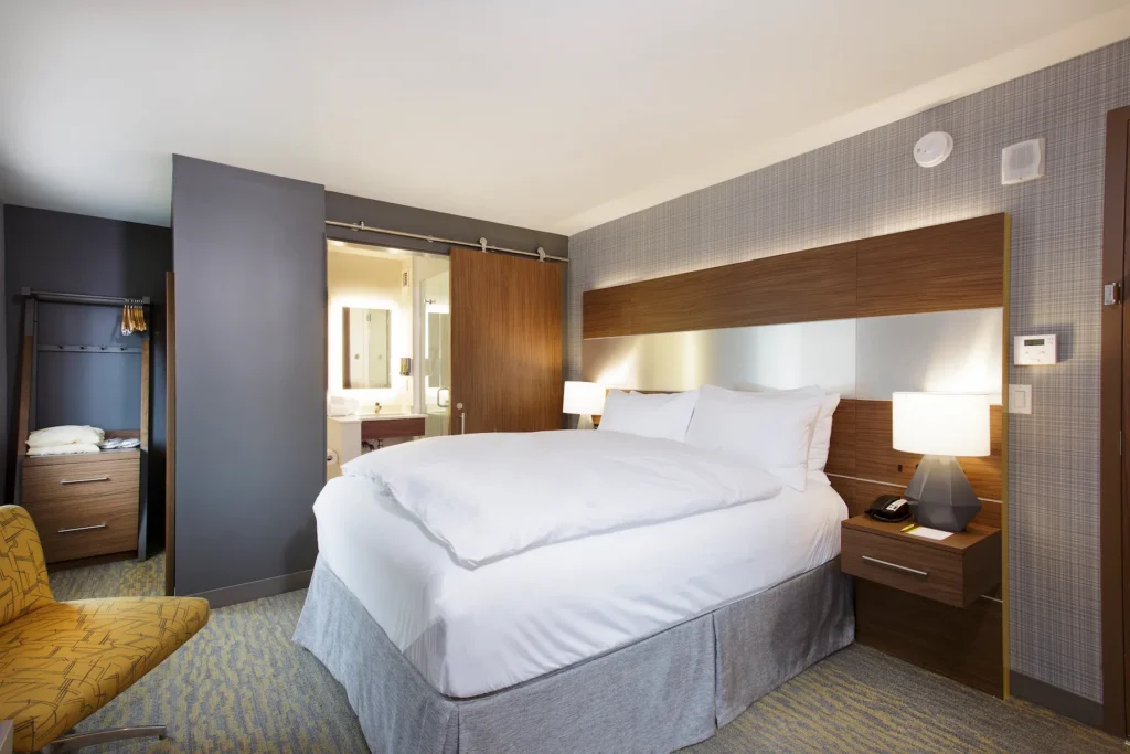 queen room at Hotel Z